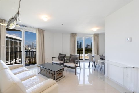 Condo in Miami, Florida, 2 bedrooms  № 2038685 - photo 2