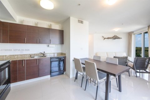 Condo in Miami, Florida, 2 bedrooms  № 2038685 - photo 4