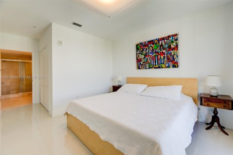 Condo in Miami, Florida, 2 bedrooms  № 2038685 - photo 10