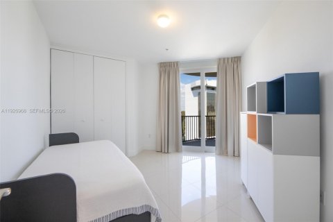 Condo in Miami, Florida, 2 bedrooms  № 2038685 - photo 14