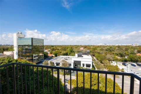 Condo in Miami, Florida, 2 bedrooms  № 2038685 - photo 18