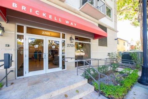 Condo in Miami, Florida, 2 bedrooms  № 2038685 - photo 23