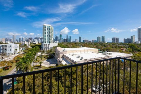 Condo in Miami, Florida, 2 bedrooms  № 2038685 - photo 17