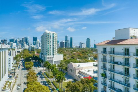 Condo in Miami, Florida, 2 bedrooms  № 2038685 - photo 28