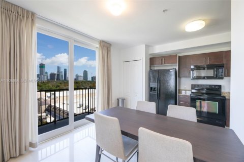 Condo in Miami, Florida, 2 bedrooms  № 2038685 - photo 5