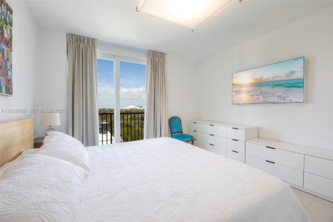 Condo in Miami, Florida, 2 bedrooms  № 2038685 - photo 9