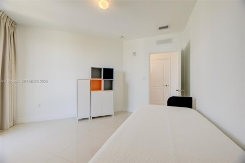 Condo in Miami, Florida, 2 bedrooms  № 2038685 - photo 15