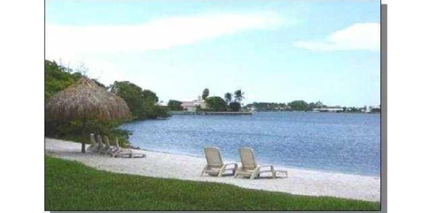 Condo in Hypoluxo, Florida, 2 bedrooms  № 1159502