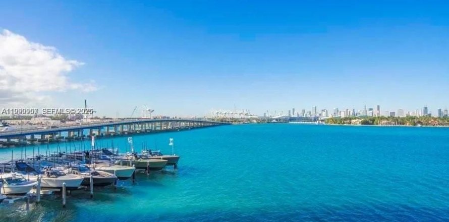 Кондоминиум с 1 спальней в Майами-Бич, Флорида № 2058069