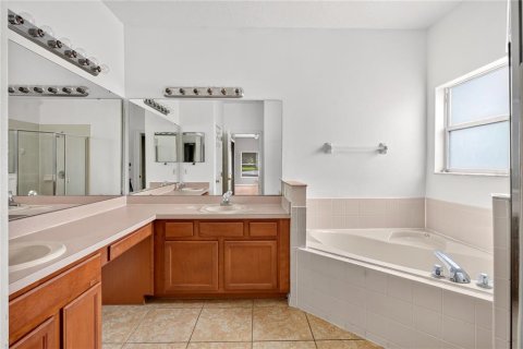 House in Kissimmee, Florida 4 bedrooms, 234.86 sq.m. № 2410657 - photo 30