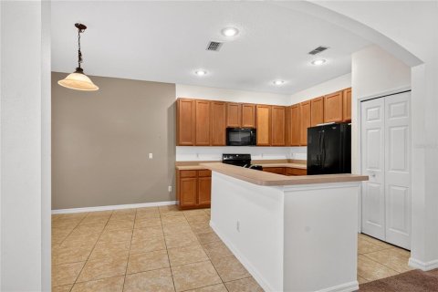 House in Kissimmee, Florida 4 bedrooms, 234.86 sq.m. № 2410657 - photo 20