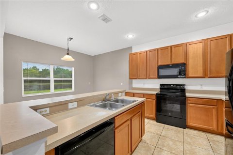 House in Kissimmee, Florida 4 bedrooms, 234.86 sq.m. № 2410657 - photo 3