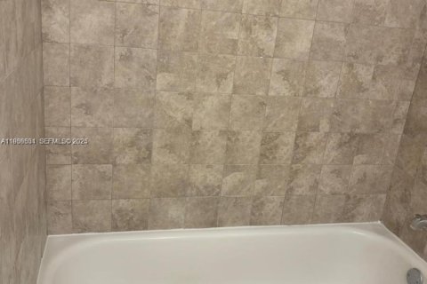 Condo in Hollywood, Florida, 2 bedrooms  № 1994529 - photo 15