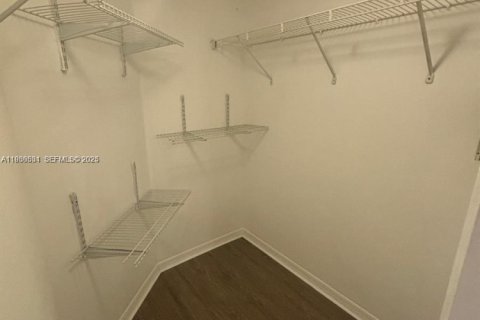 Condo in Hollywood, Florida, 2 bedrooms  № 1994529 - photo 11