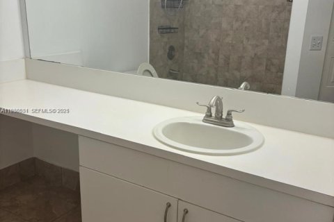 Condo in Hollywood, Florida, 2 bedrooms  № 1994529 - photo 14