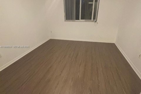 Condo in Hollywood, Florida, 2 bedrooms  № 1994529 - photo 7