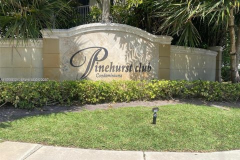 Condo in Hollywood, Florida, 2 bedrooms  № 1994529 - photo 1