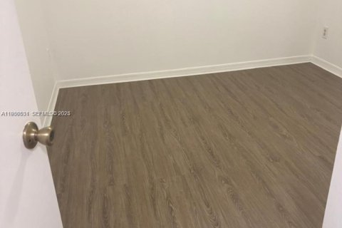 Condo in Hollywood, Florida, 2 bedrooms  № 1994529 - photo 10