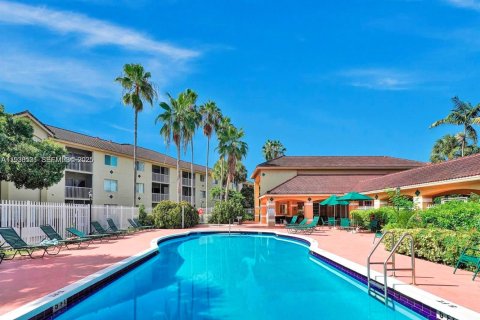 Condo in Hollywood, Florida, 2 bedrooms  № 1994529 - photo 3