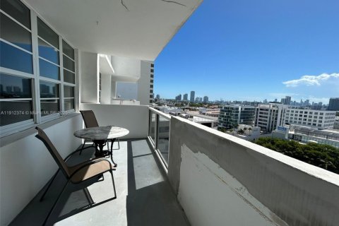 Condo in Miami Beach, Florida  № 2016336 - photo 8