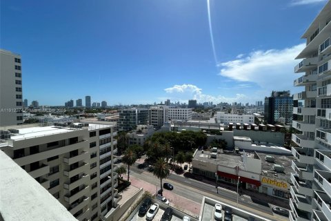 Condo in Miami Beach, Florida  № 2016336 - photo 9