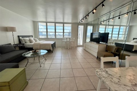 Condo in Miami Beach, Florida  № 2016336 - photo 3