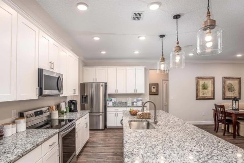 House in Edgewater, Florida 3 bedrooms, 189.89 sq.m. № 1543449 - photo 2