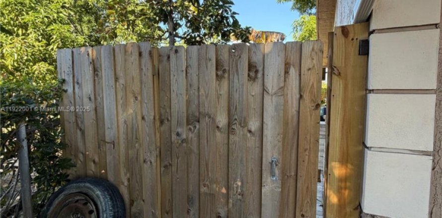 Дом в Дирфилд-Бич, Флорида 1 спальня, 264.68м2 № 1976040