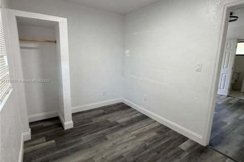 Снять в аренду виллу или дом в Дирфилд-Бич, Флорида 1 спальня, 264.68м2, № 1976040 - фото 4