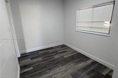 Снять в аренду виллу или дом в Дирфилд-Бич, Флорида 1 спальня, 264.68м2, № 1976040 - фото 3