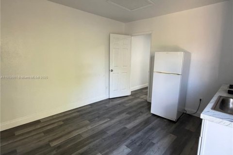 Снять в аренду виллу или дом в Дирфилд-Бич, Флорида 1 спальня, 264.68м2, № 1976040 - фото 2