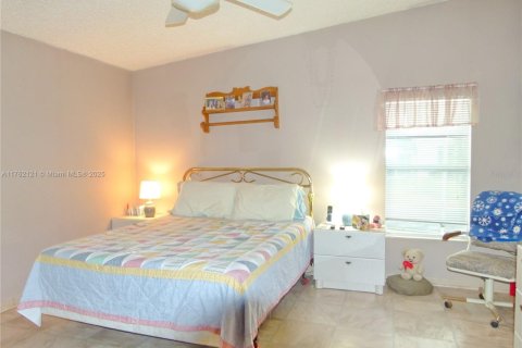 Casa en venta en Okeechobee, Florida, 3 dormitorios, 156.08 m2 № 1693192 - foto 25
