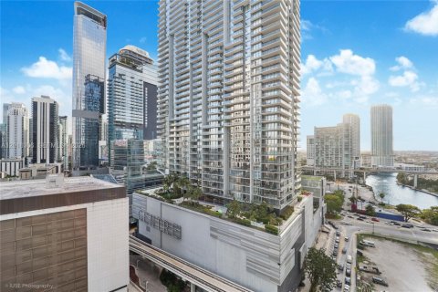Copropriété à louer à Miami, Floride: 2 chambres, 100.89 m2 № 2192257 - photo 12