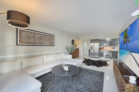 Copropriété à louer à Miami, Floride: 2 chambres, 100.89 m2 № 2192257 - photo 2