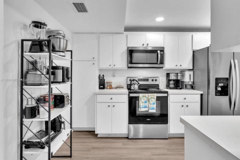Condo in Miami, Florida, 2 bedrooms  № 1942318 - photo 22