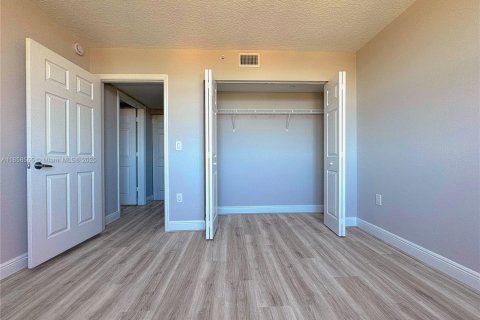 Condominio en alquiler en Miami, Florida, 2 dormitorios, 97.73 m2 № 1888042 - foto 9