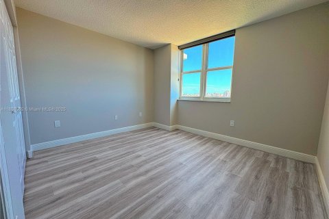 Condominio en alquiler en Miami, Florida, 2 dormitorios, 97.73 m2 № 1888042 - foto 7