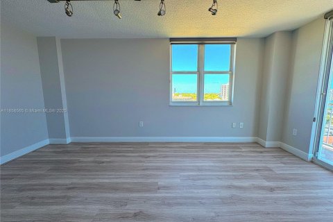 Condominio en alquiler en Miami, Florida, 2 dormitorios, 97.73 m2 № 1888042 - foto 10