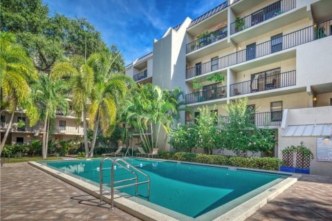 Condo à Saint Petersburg, Floride, 2 chambres  № 2324012