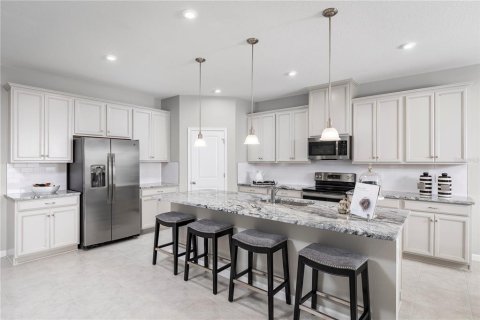 House in Clermont, Florida 4 bedrooms, 236.99 sq.m. № 2201404 - photo 5