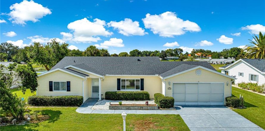 House in Summerfield, Florida 2 bedrooms, 148.92 sq.m. № 1881429