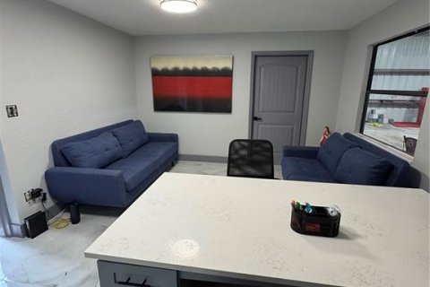 Propiedad comercial en venta en Tampa, Florida, 241.55 m2 № 2321781 - foto 16
