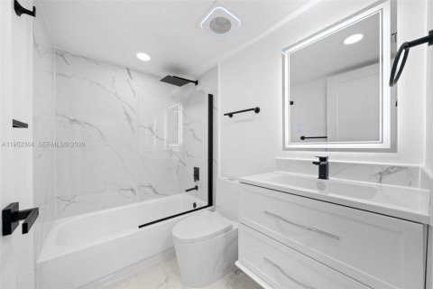 Condo in Aventura, Florida, 2 bedrooms № 2010344 - photo 23