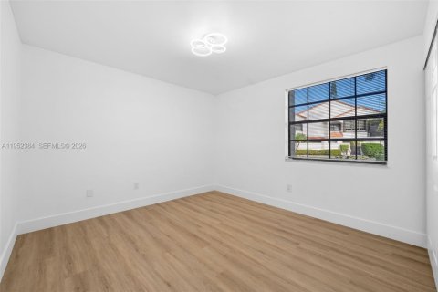 Condo in Aventura, Florida, 2 bedrooms № 2010344 - photo 27