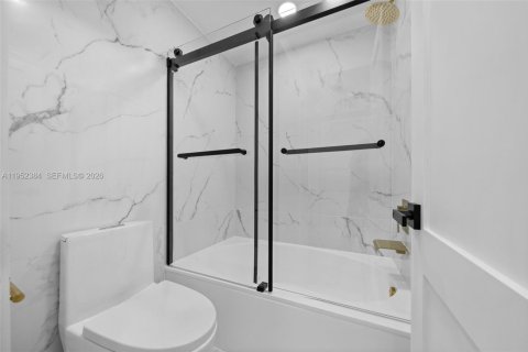 Condo in Aventura, Florida, 2 bedrooms № 2010344 - photo 24