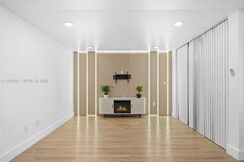 Condo in Aventura, Florida, 2 bedrooms № 2010344 - photo 7