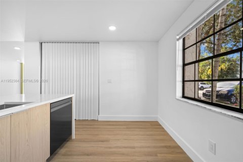 Condo in Aventura, Florida, 2 bedrooms № 2010344 - photo 12