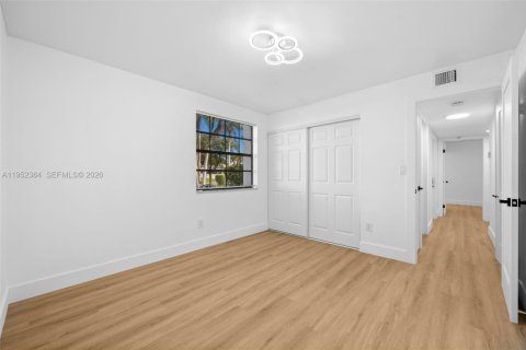 Condo in Aventura, Florida, 2 bedrooms № 2010344 - photo 25