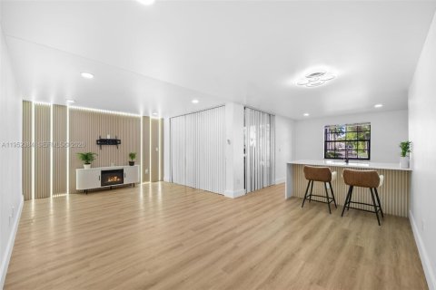 Condo in Aventura, Florida, 2 bedrooms № 2010344 - photo 6