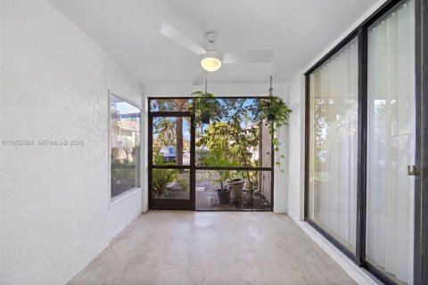Condo in Aventura, Florida, 2 bedrooms № 2010344 - photo 15